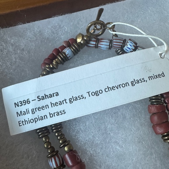 New Elegant Red Gold Green Glass and African Brass Necklace - - Picture 3 of 5